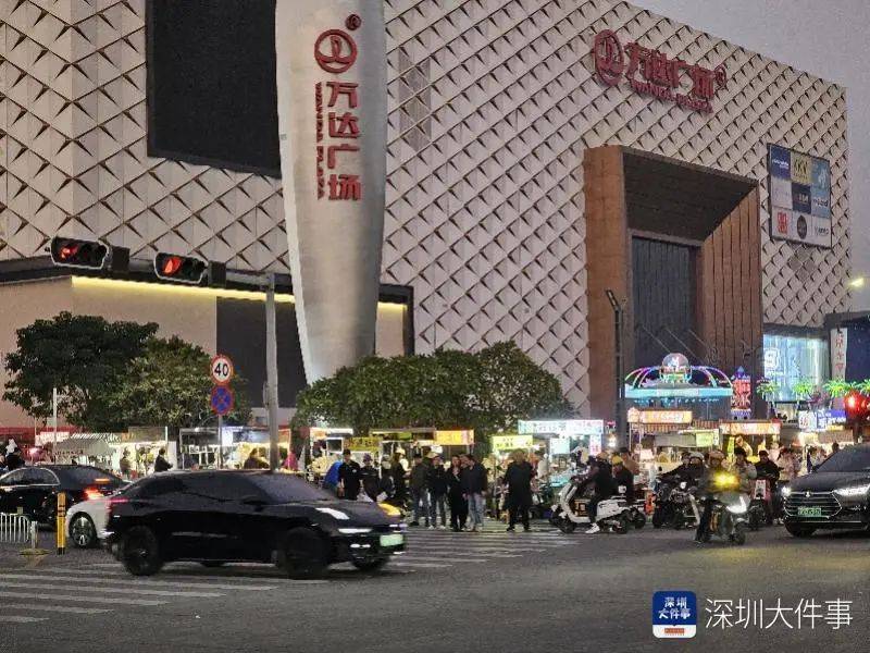 深圳一商圈50米40多个摊位<strong></p>
<p>区块链技术</strong>，还摆上机动车道！街道办：清理整治劝导