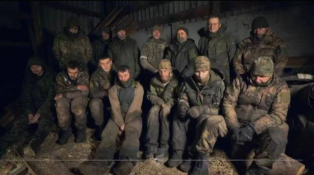 “兵书”看了不少！乌军2名伞兵深夜突袭<strong></p>
<p>OSL交易所</strong>，意外活捉14名俄军