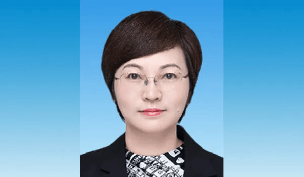 谭萍<strong></p>
<p>OSL交易所</strong>，已任广东省妇联党组书记！毕业后从宾馆前台接待员做起，曾在机场工作20多年
