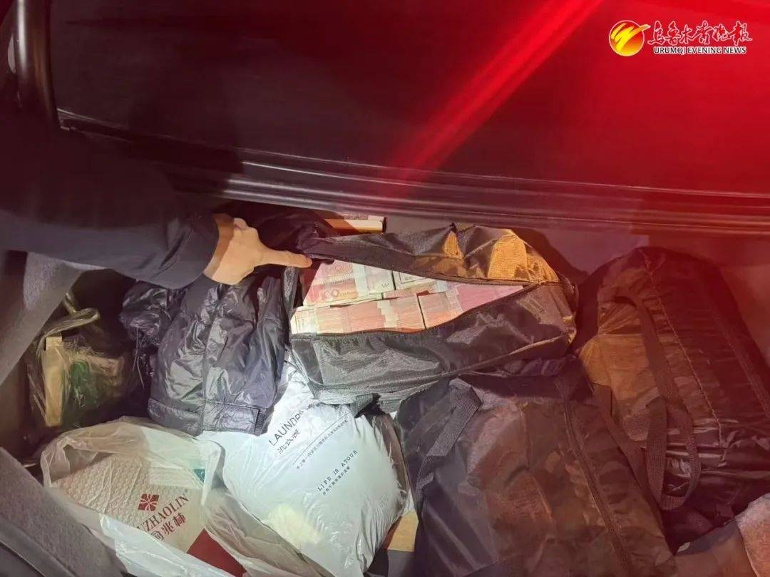 乌鲁木齐一车主550万元现金放车上<strong></p>
<p>OSL交易所</strong>，车门还没锁......