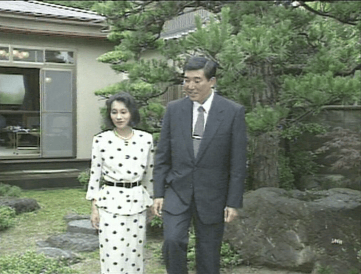 日本“第一夫人”外交首秀引关注：比丈夫人气更高<strong></p>
<p>HBL交易所</strong>，在大学校园一见钟情