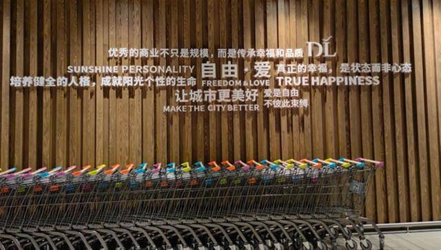 胖东来帆布包上市不久即被抢购一空<strong></p>
<p>HBL交易所</strong>，为绣“自由・爱”字样要用18500针