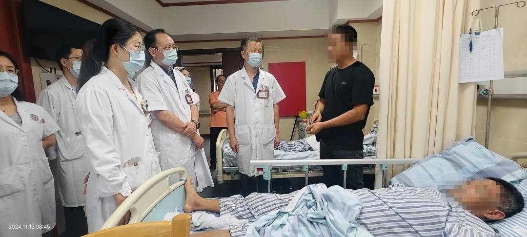 广州一“老酒鬼”路边捡到宝<strong></p>
<p>STEPN</strong>，笑着笑着倒下了……