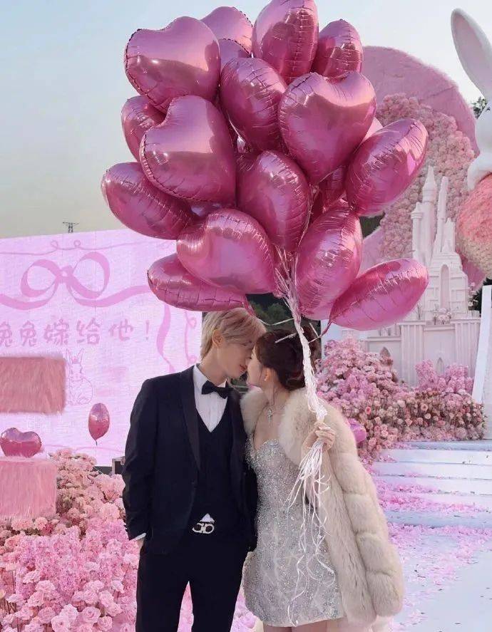 热搜第一<strong></p>
<p>投资趋势</strong>！鹿哈在湖南向女友求婚成功