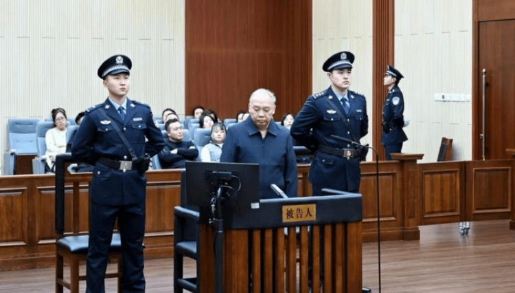 又一“烟草虎”<strong></p>
<p>投资趋势</strong>！国家烟草专卖局原副局长张天峰被查 系今年首个落马中管干部