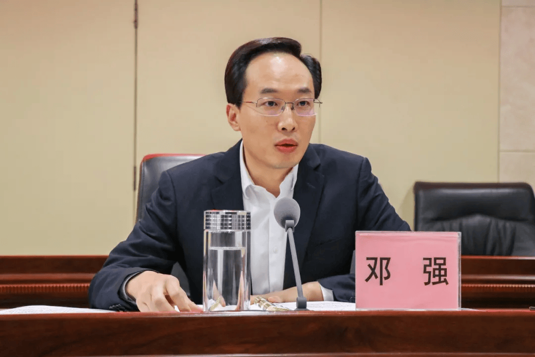 “80后”县长邓强<strong></p>
<p>投资趋势</strong>，严重违反党的政治纪律、组织纪律、廉洁纪律、工作纪律和生活纪律