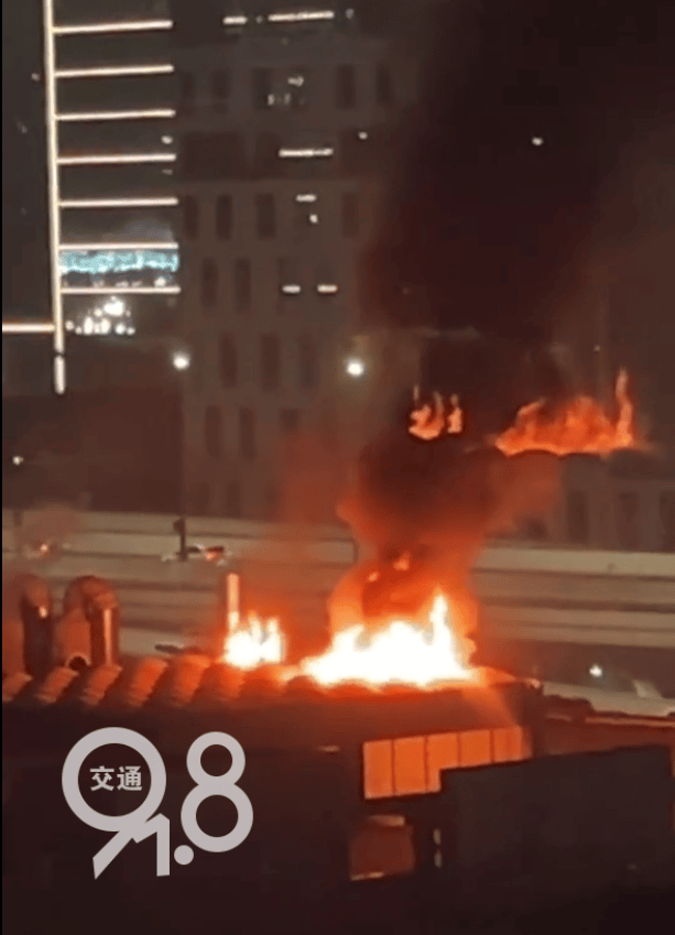 刚刚<strong></p>
<p>META</strong>！杭州一建筑突发爆炸！