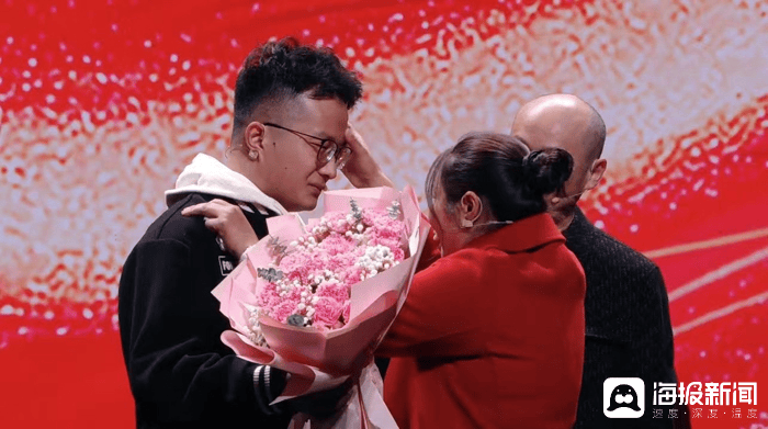 孩子丢失25年<strong></p>
<p>VERSE</strong>，父母亲坚持每周末到孩子丢失地等待一阵子