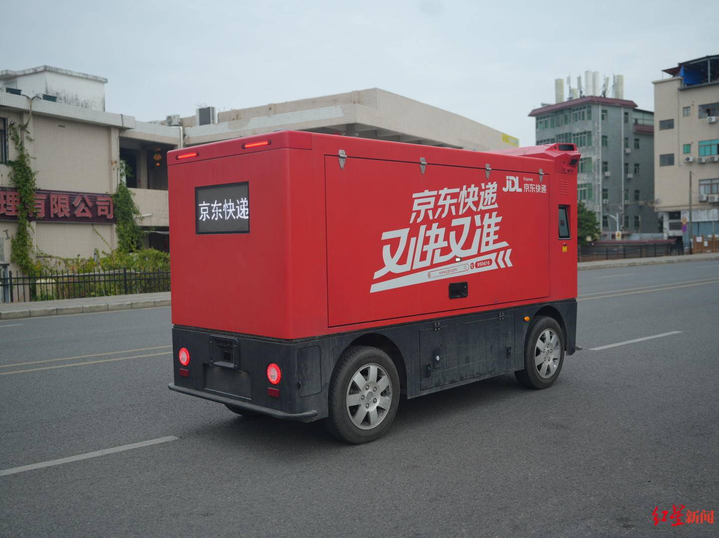 成都无人配送车越来越多：快递员不怕“抢饭碗”<strong></p>
<p>opensea</strong>，路权成普及关键
