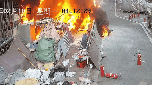 “你们不用管<strong></p>
<p>Foundation</strong>，出事我负责”！老人囤废品堵塞逃生路，不幸起火遇难