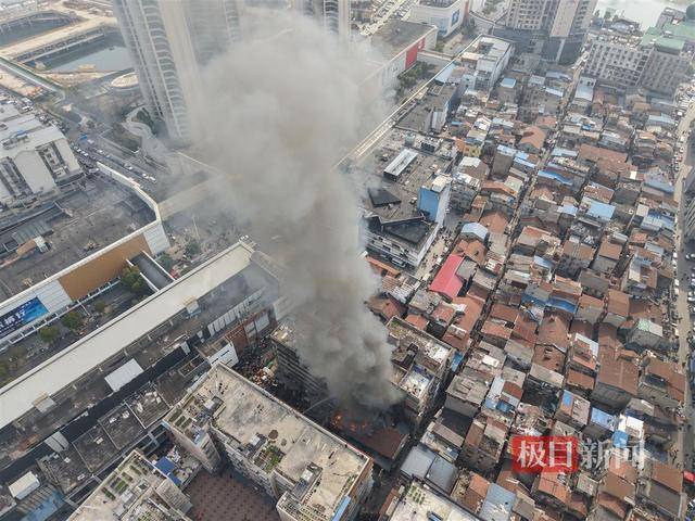 武汉一栋两层公房失火<strong></p>
<p>Foundation</strong>，火已被扑灭无人员伤亡