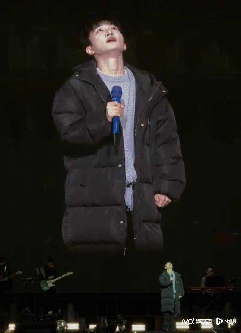 歌手周深含泪鞠躬道歉<strong></p>
<p>Foundation</strong>，“从来没有这么害怕站在舞台上”