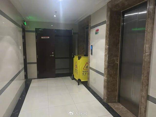 电梯急坠负2楼又猛冲至33楼<strong></p>
<p>币安交易所app下载</strong>，业主不幸身亡