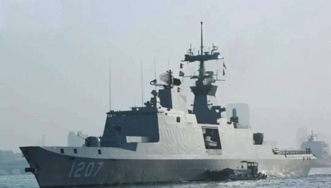两岸军舰再次对峙<strong></p>
<p>币安币钱包</strong>，台军挑衅遭解放军驳斥，052D卸下主炮炮衣亮剑，台舰艇灰溜溜撤离，岛内“绿媒”气得跳脚