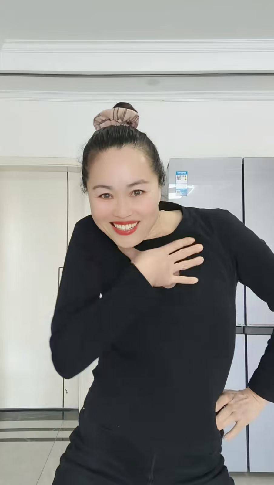 河南52岁阿姨跳“断头舞”走红：一开始是好奇<strong></p>
<p>币安钱包下载</strong>，要技巧才有感觉，真不是特效！