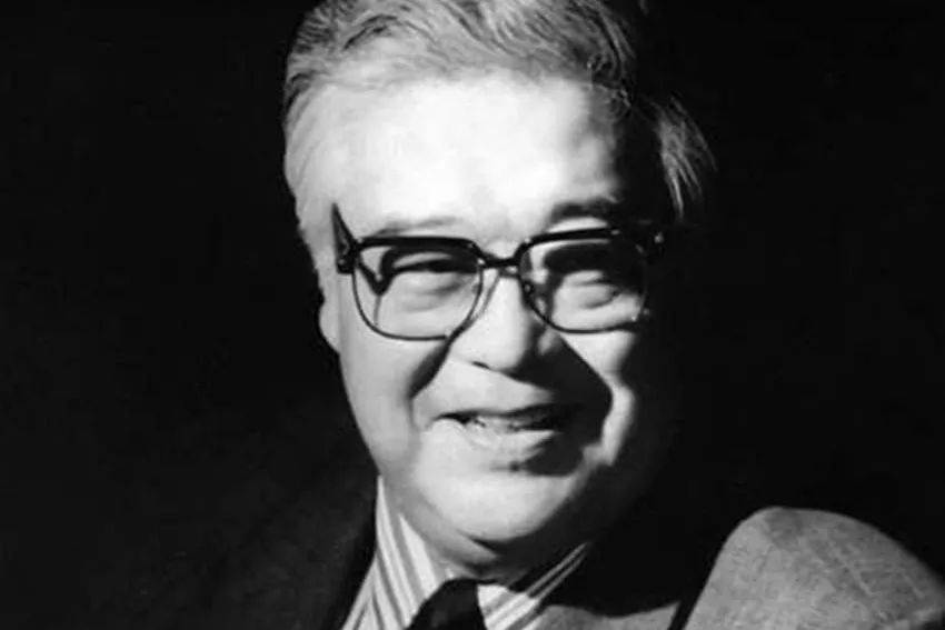受中央领导同志委托<strong></p>
<p>币安BNB</strong>，中宣部副部长、中央广播电视总台台长慎海雄一行，前往北京电影制片厂，深切悼念于洋同志