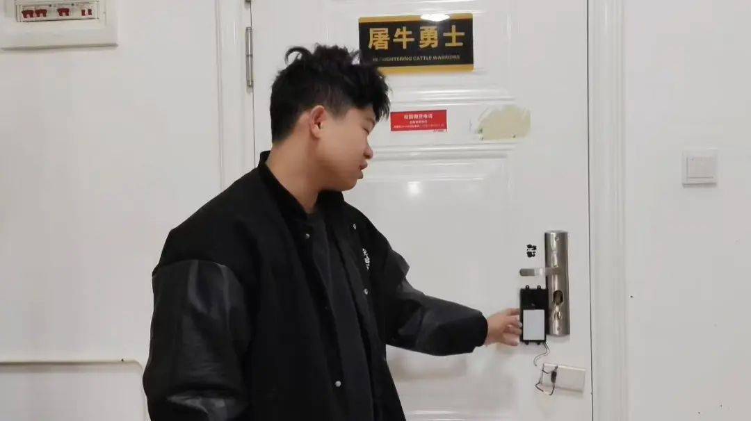 这室友靠谱！长沙一学生花80元为宿舍自制指纹锁：从小喜欢捣鼓<strong></p>
<p>币安网交易</strong>，做出来感觉特别爽