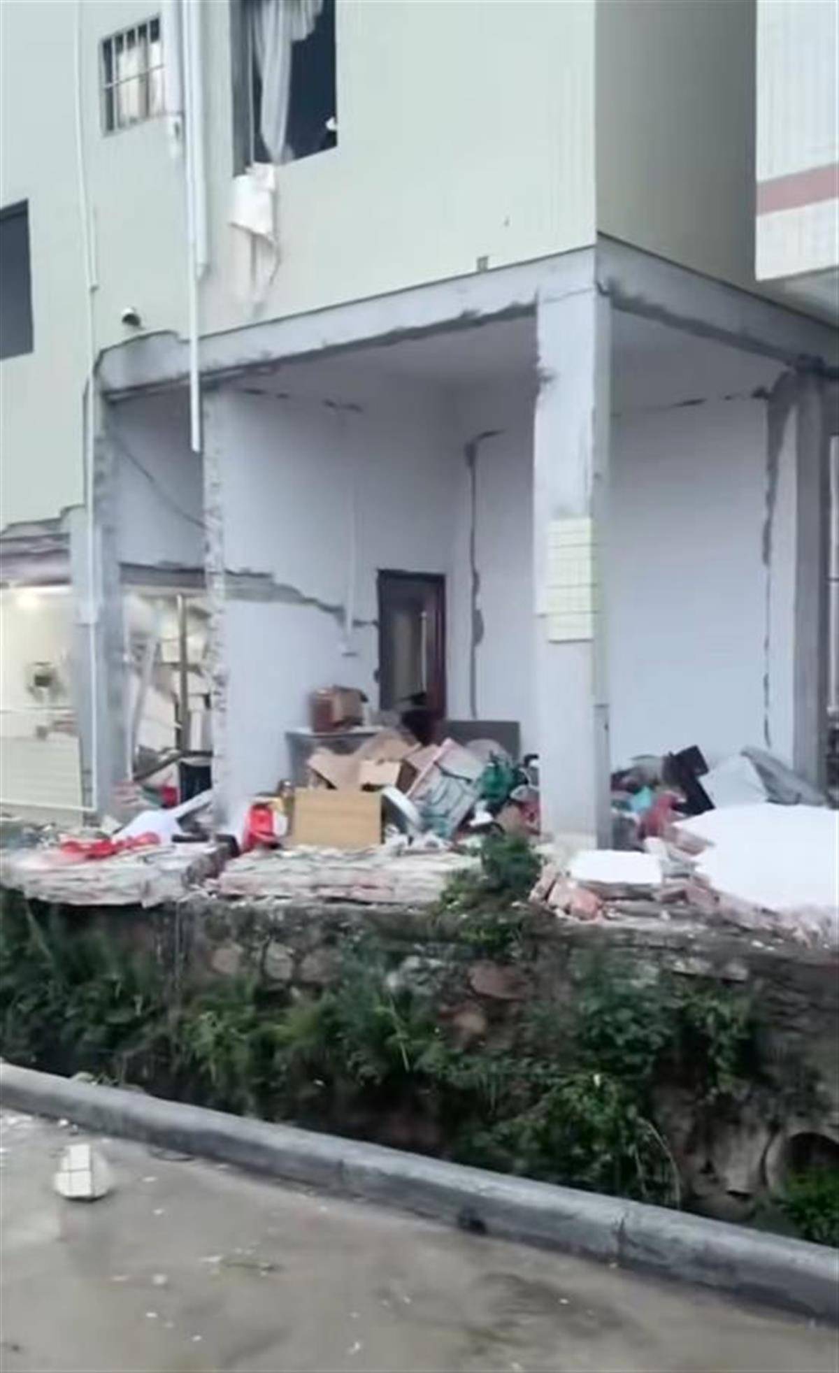 广东珠海一民房发生爆炸<strong></p>
<p>币安交易所官方app下载</strong>，墙体砖块散落一地，官方：暂无人员伤亡报告