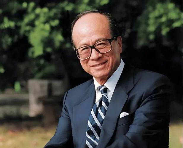 好好想想你站哪边！李嘉诚妥协了<strong></p>
<p>期货交易所</strong>，43个港口卖给美国，官方罕见发声怒批