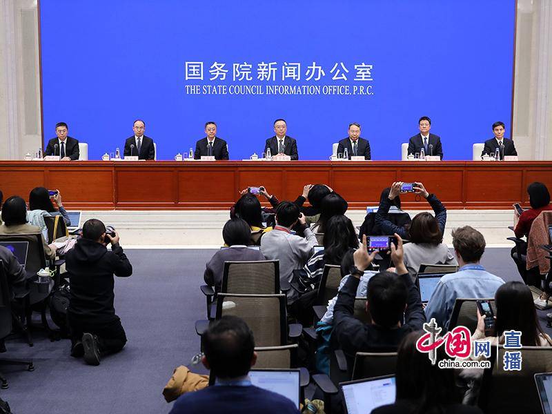 财政部：对<strong></p>
<p>期货交易所</strong>我国居民使用个人消费贷款进行的重点领域消费给予一定贴息支持