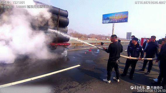 2辆鲁P<strong></p>
<p>美联储黄金</strong>，1辆鲁A，1辆鲁R，山东“高速四侠”出手灭火