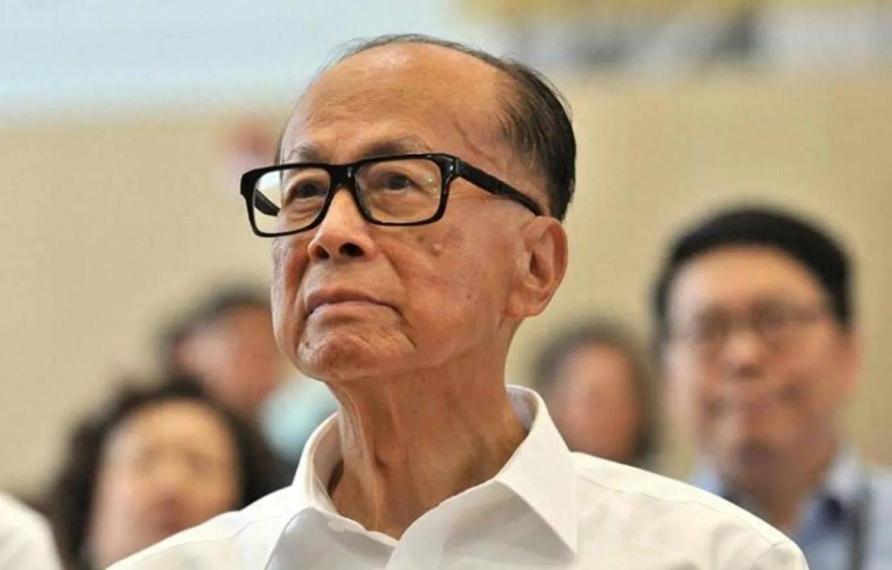 大反转！97岁李嘉诚赌输了？中方直接反将一军<strong></p>
<p>周大福黄金</strong>，长和蒸发323亿