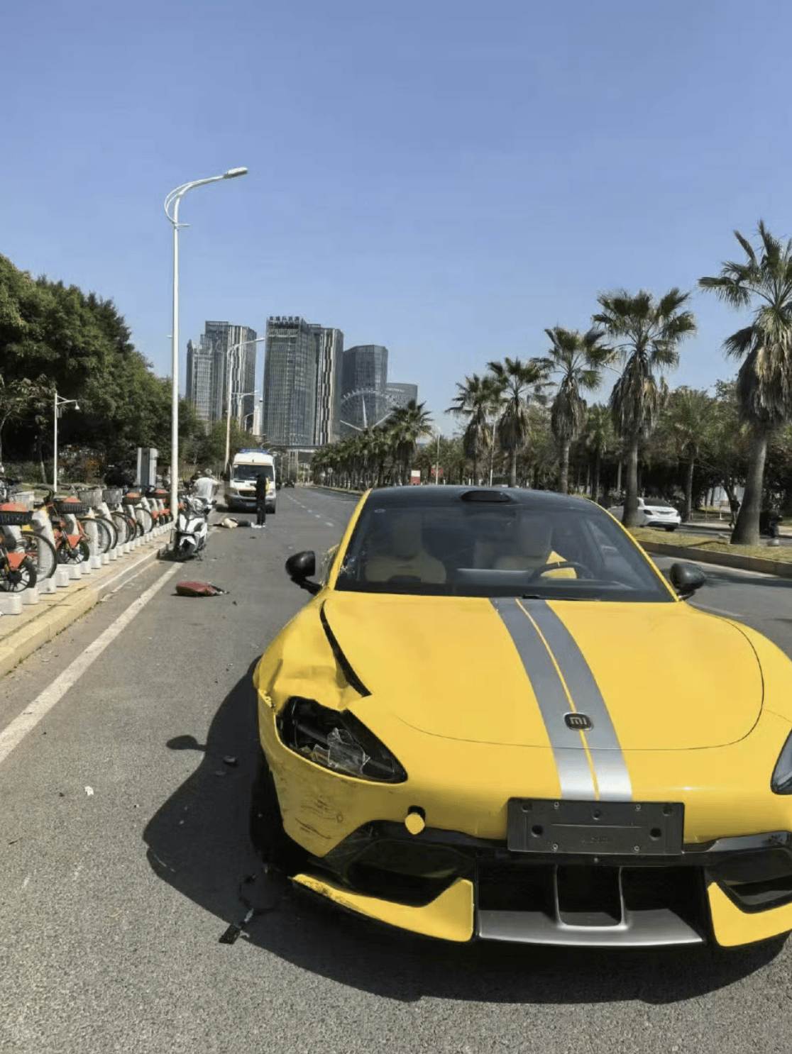 小米SU7 Ultra狂飙140km/h撞飞电动车引热议<strong></p>
<p>周大福黄金</strong>，如何避免类似悲剧重演？｜热财经