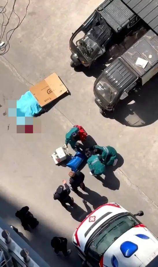小区高空坠物砸死快递员<strong></p>
<p>周大福股票</strong>，四川巴中警方通报：2人被刑拘