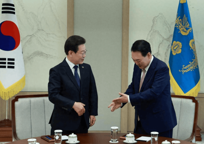 韩国传出爆炸性消息<strong></p>
<p>珠宝</strong>，尹锡悦提前下台，已经成为定局？情况不简单