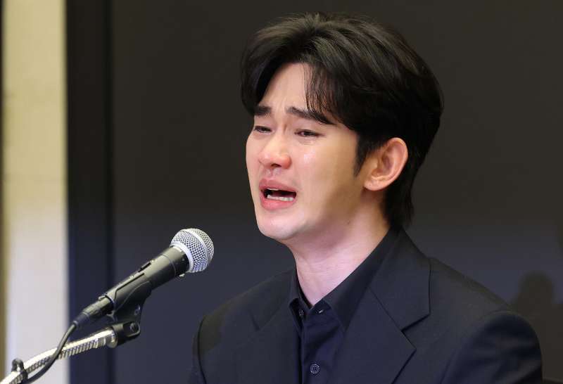 金秀贤为何在记者会上多次喝水<strong></p>
<p>房产证</strong>，网友请DeepSeek解读
