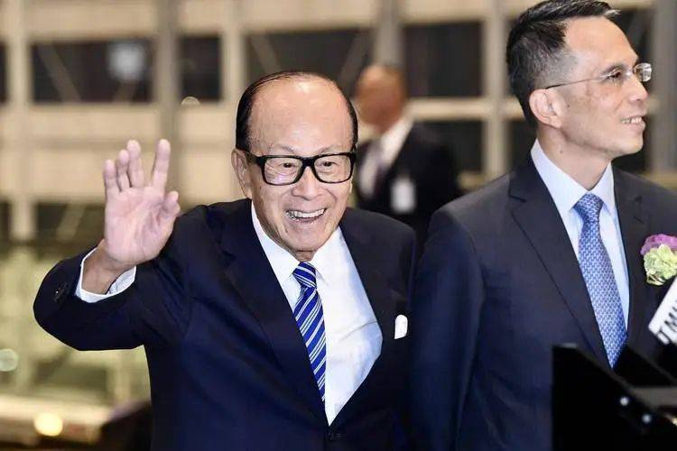 李嘉诚开始后悔了？国家正式叫停<strong></p>
<p>房产证</strong>，长和交易按下暂停键：不会签约