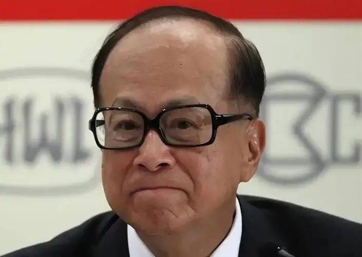 李嘉诚开始后悔了？国家正式叫停<strong></p>
<p>房产证</strong>，长和交易按下暂停键：不会签约