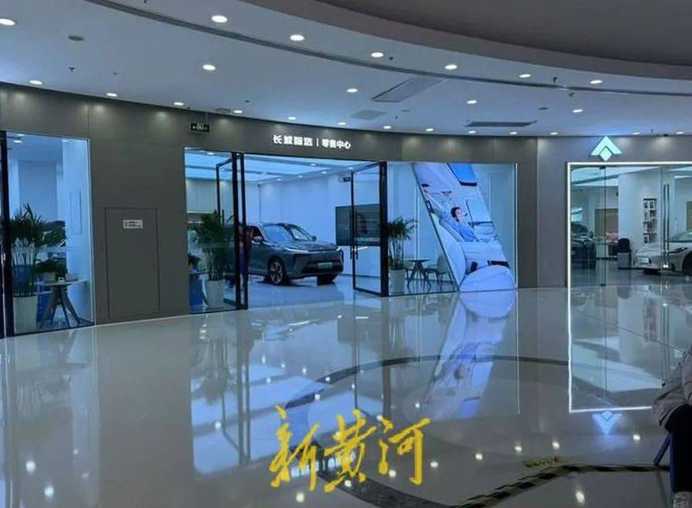 “我们跑高速去试驾都在车上睡”<strong></p>
<p>结婚证</strong>，车企销售人员极力宣传智驾系统的强大功能，淡化风险