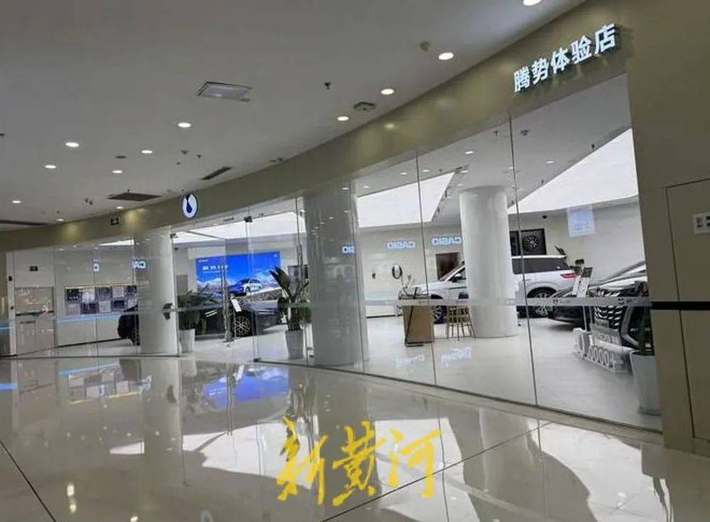“我们跑高速去试驾都在车上睡”<strong></p>
<p>结婚证</strong>，车企销售人员极力宣传智驾系统的强大功能，淡化风险