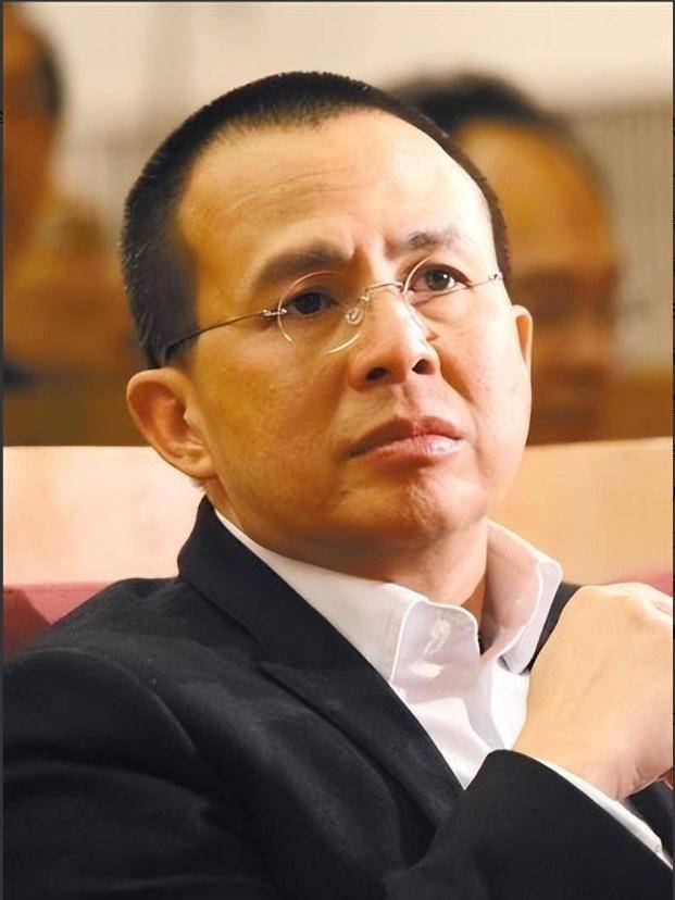 官方出手了！李嘉诚卖港暂缓！次子与长和切割<strong></p>
<p>结婚证</strong>，开始准备退路？