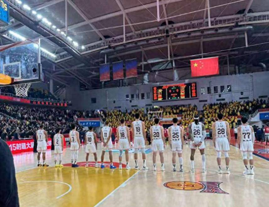 杜锋带13人出征上海！4外援+23兄弟<strong></p>
<p>驾驶证</strong>，贝贝获重用