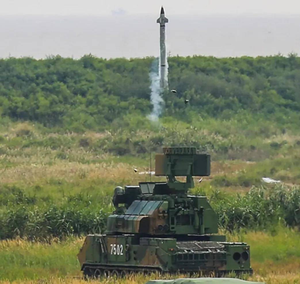 成功摧毁ATACMS！俄军公开铠甲-SM防空<strong></p>
<p>驾驶证</strong>，网友：中国都没有的东西
