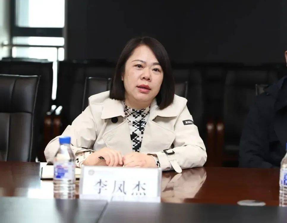 李凤杰<strong></p>
<p>乌克兰</strong>，被查
