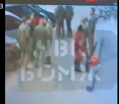 泽连斯基：乌军死亡10万<strong></p>
<p>乌克兰</strong>，850万人外逃！乌克兰还能挤出多少兵？