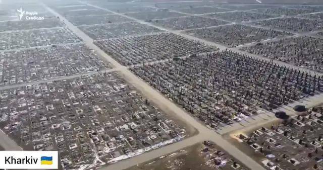 泽连斯基：乌军死亡10万<strong></p>
<p>乌克兰</strong>，850万人外逃！乌克兰还能挤出多少兵？