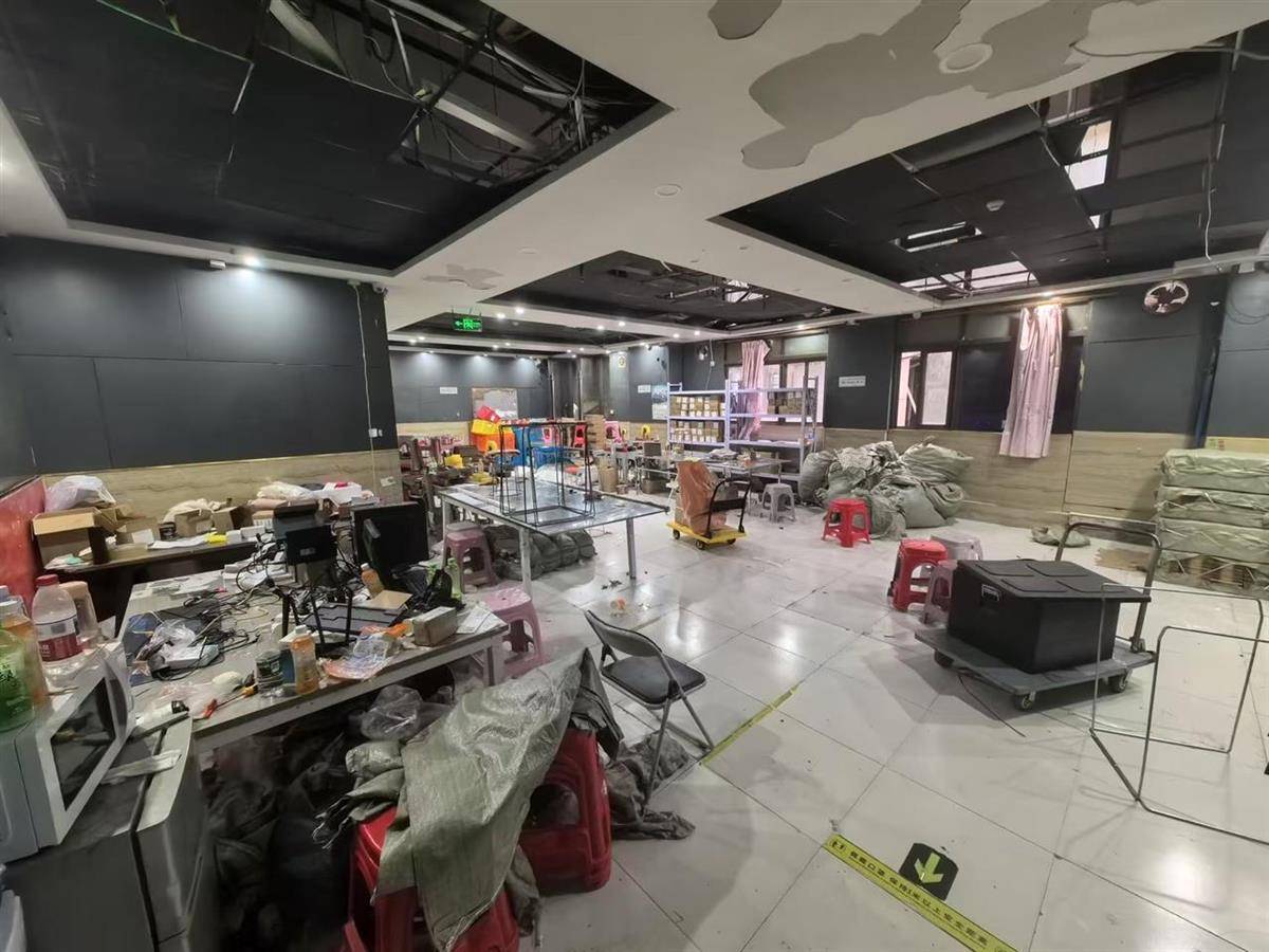 他发出的81万件快递全是电诈卡片<strong></p>
<p>乌克兰</strong>！武汉江岸警方破获特大诈骗案