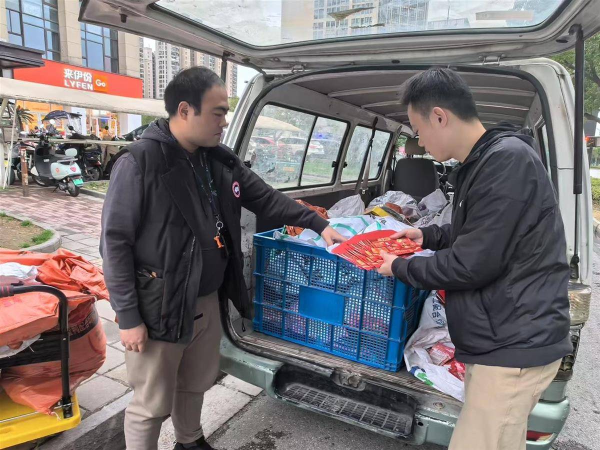 他发出的81万件快递全是电诈卡片<strong></p>
<p>乌克兰</strong>！武汉江岸警方破获特大诈骗案