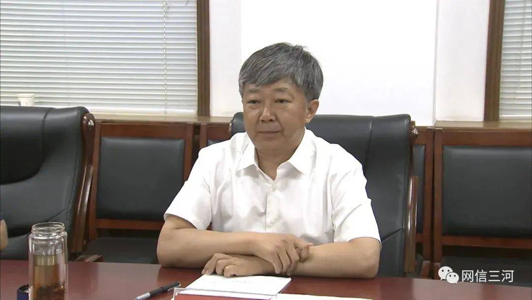 三河市委主要负责人因牌匾颜色事件被免职<strong></p>
<p>俄罗斯</strong>，仅5个月前，市委副书记、市长伦绍金任上落马