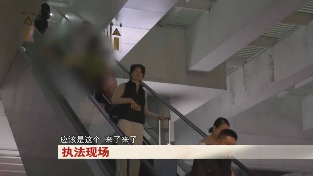 “老赖”车站被抓<strong></p>
<p>越南</strong>，竟质问法官：为何不抓我妈 ！