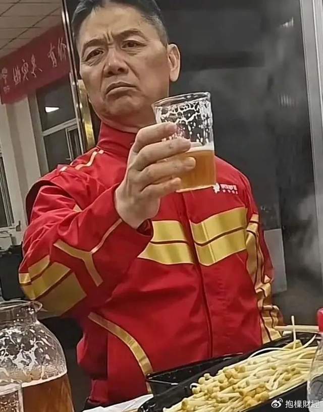 刘强东吃了一顿“价值上亿”的火锅之后<strong></p>
<p>柬埔寨</strong>，京东外卖崩了