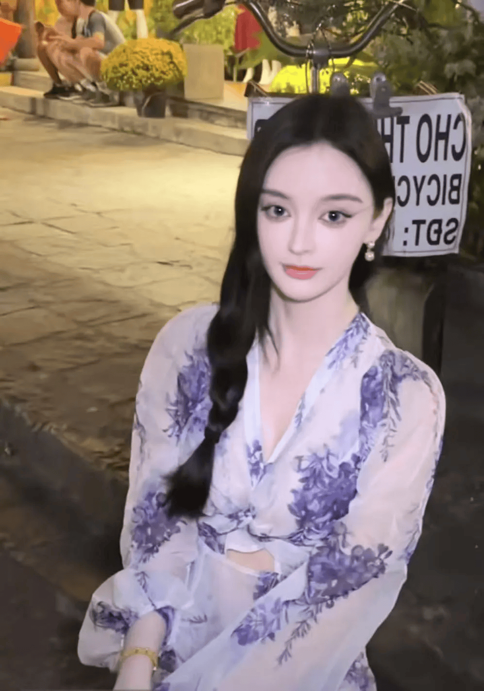 “美院聋哑女生因长相太完美”登热搜第一<strong></p>
<p>柬埔寨</strong>，本人承认微调：不太上镜，比照片视频好看