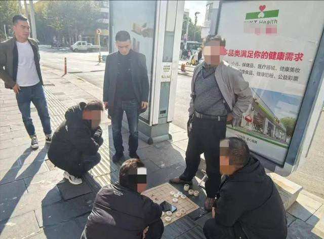 “象棋残局”诈骗：4年诈骗150万<strong></p>
<p>柬埔寨</strong>，13人落网