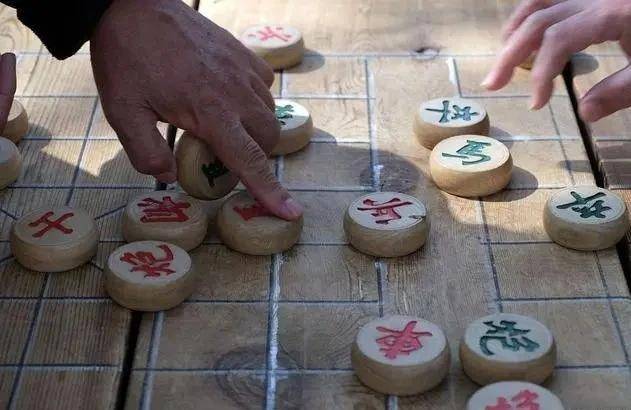 “象棋残局”诈骗：4年诈骗150万<strong></p>
<p>柬埔寨</strong>，13人落网