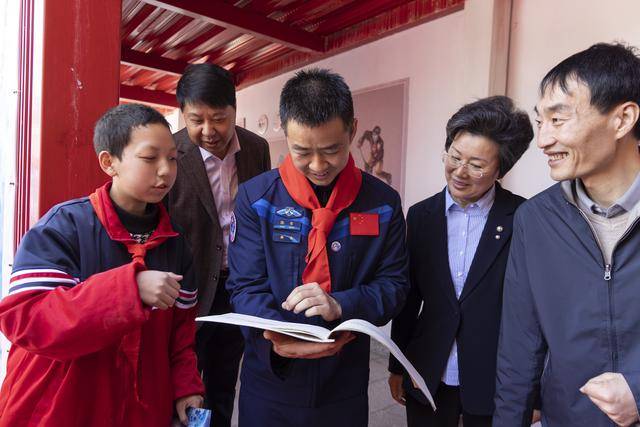 三度出征<strong></p>
<p>柬埔寨</strong>！洛阳航天英雄陈冬担任指令长