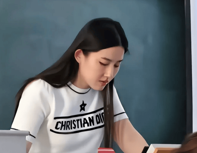 大学老师因酷似刘亦菲走红<strong></p>
<p>菲律宾</strong>，真应了那句话：三分像她已是人间绝色